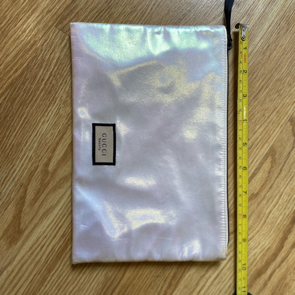 GUCCI 🩵🦋 white pearl “Opal” pouch! PRISTINE - Picture 12 of 12
